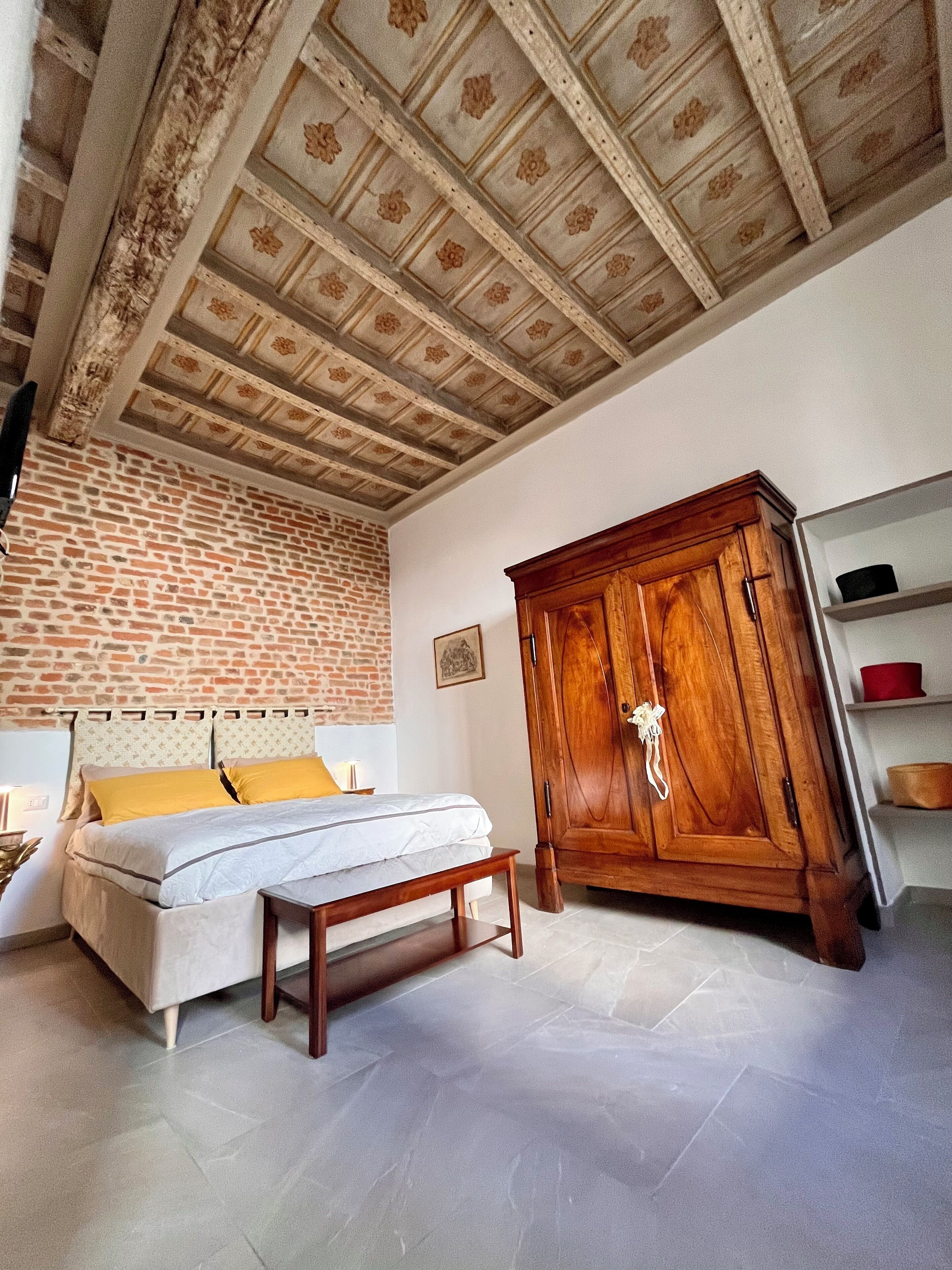 1 chambre, coffres-forts dans les chambres, fer et planche à repasser