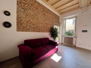 Smart TV - Dimora Boezio7, elegant apartment in the center (Pavia)