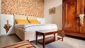 1 bedroom, in-room safe, iron/ironing board, free WiFi