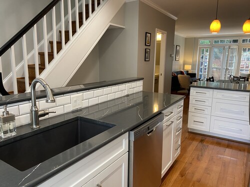 Georgetown Awesome Townhome 3BR 3.5BA