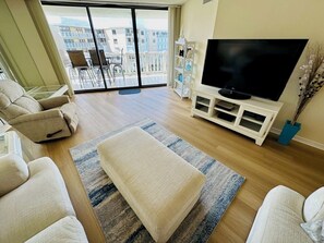 TV - Silver Sands St Pete Beach Balcony View Pool (St Pete Beach)