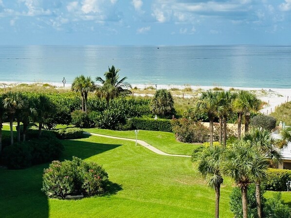 Property grounds - Silver Sands St Pete Beach Balcony View Pool (St Pete Beach)