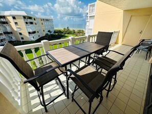 Outdoor dining - Silver Sands St Pete Beach Balcony View Pool (St Pete Beach)