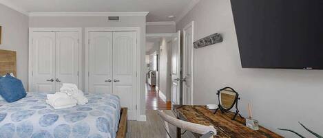4 bedrooms, iron/ironing board, free WiFi, bed sheets