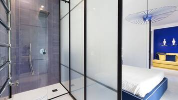 2 bedrooms, bed sheets