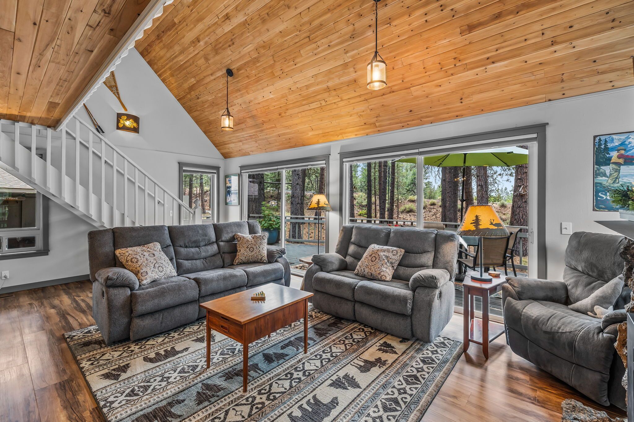 Televisor intel·ligent, llar de foc i futbolí 