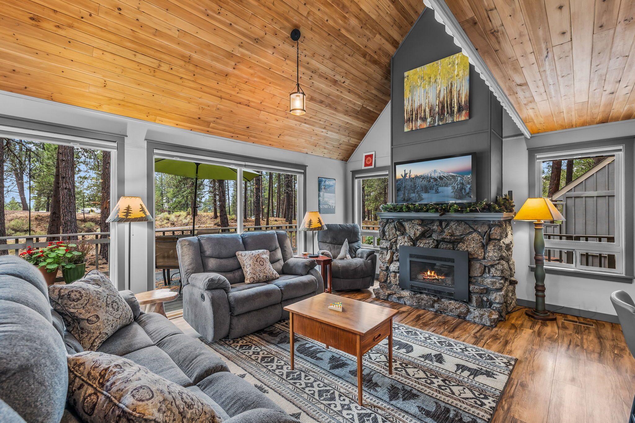 Televisor intel·ligent, llar de foc i futbolí 