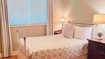 8 slaapkamers, een strijkplank/strijkijzer, reisbedje, gratis wifi