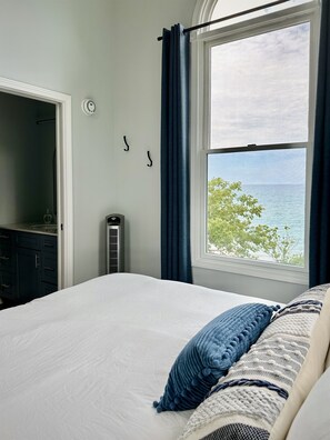 3 bedrooms, free WiFi, bed sheets - Empire Beach House - Lake Michigan cottage with firepit, grill & furnished deck (Empire)