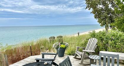 Empire Beach House - Lake Michigan cottage with firepit, grill & furnished deck
