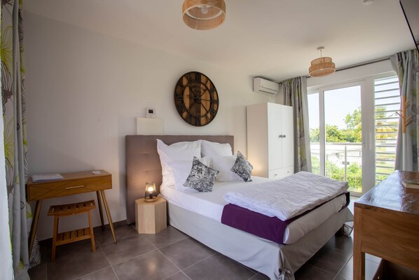 Iron/ironing board, travel crib, WiFi, bed sheets - Room 5 "Le Palmier Éventail" (Saint-Francois)