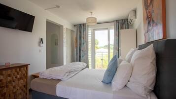 Bügeleisen/Bügelbrett, Reisekinderbett, WLAN, Bettwäsche