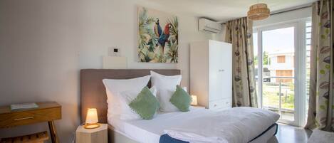 Iron/ironing board, travel cot, WiFi, bed sheets