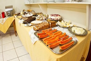 Free daily buffet breakfast