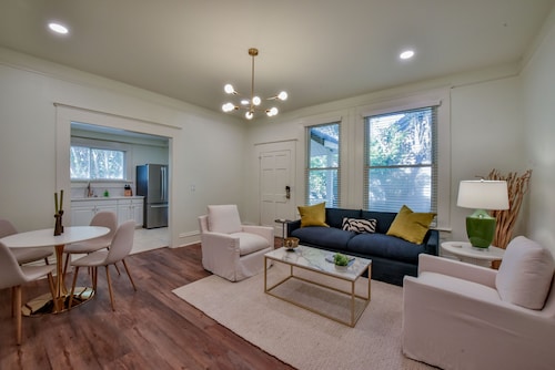 The Tusk - Walk to Downtown, The Strip, and Stadium!