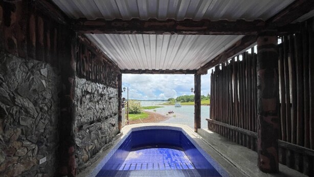 Outdoor pool - Camotes Lake House (Cavinti)