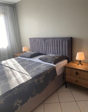 4 bedrooms, bed sheets