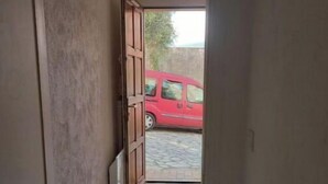 A hallway with a tiled floor leading to an open door. - Studio Climatisé Possibilité 4 Adultes/parking Privé (grasse)