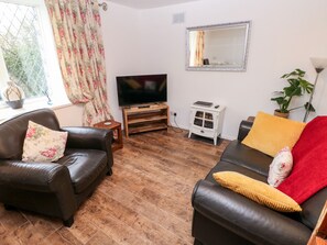 Cottage | Living area - The Coach House (Tenby)