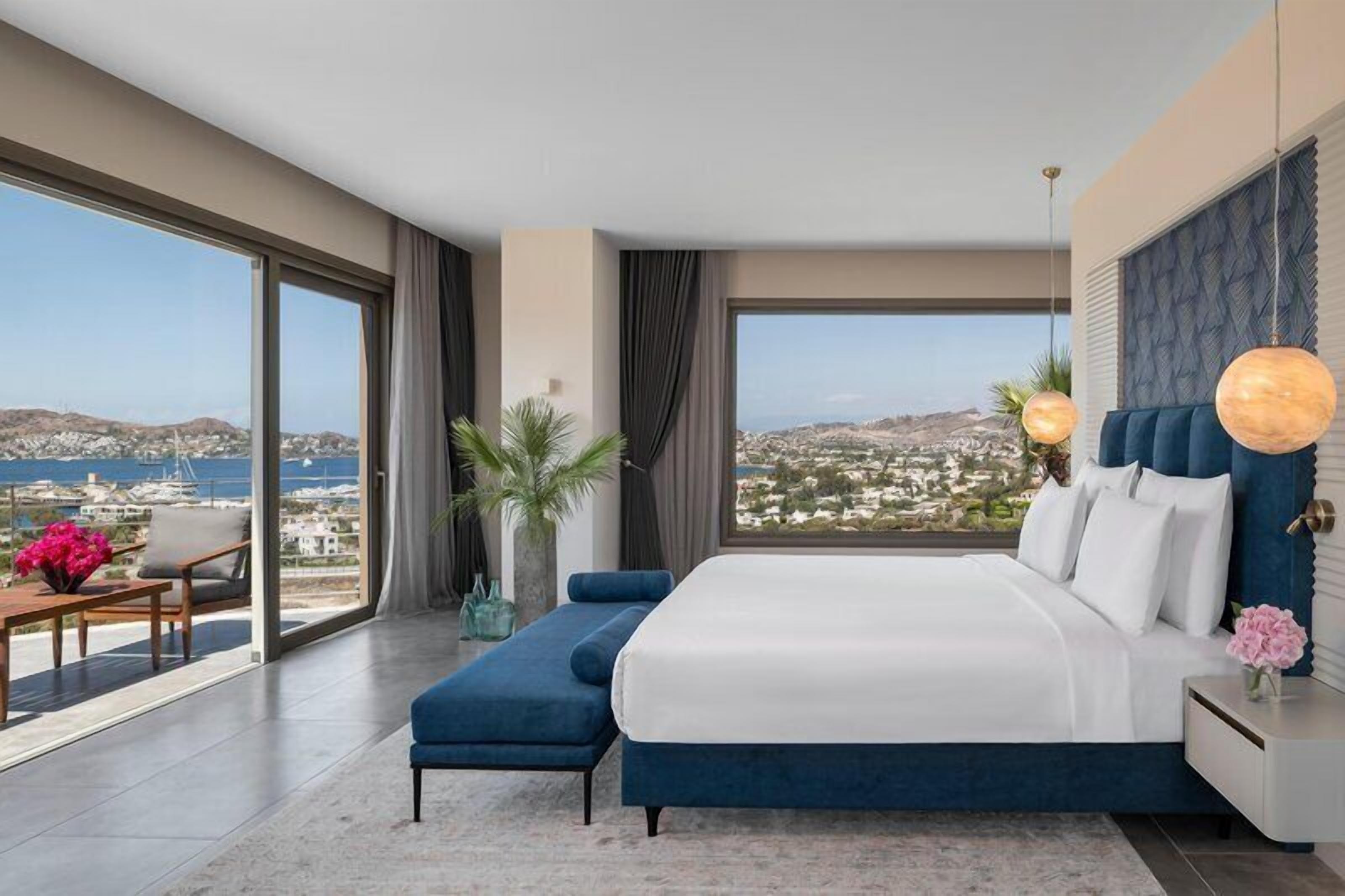 Premium Sunset Suite With Balcony | Minibar, in-room safe, desk, blackout drapes