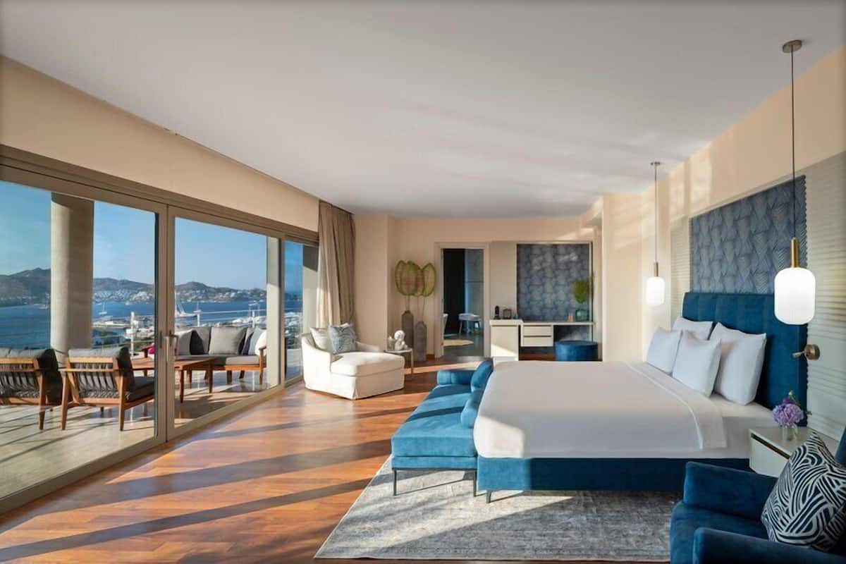 Sea View Infinity Suite With Terrace | Minibar, Zimmersafe, Schreibtisch, Verdunkelungsvorhänge