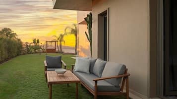 Deluxe Room with Garden Access | Áreas de la propiedad