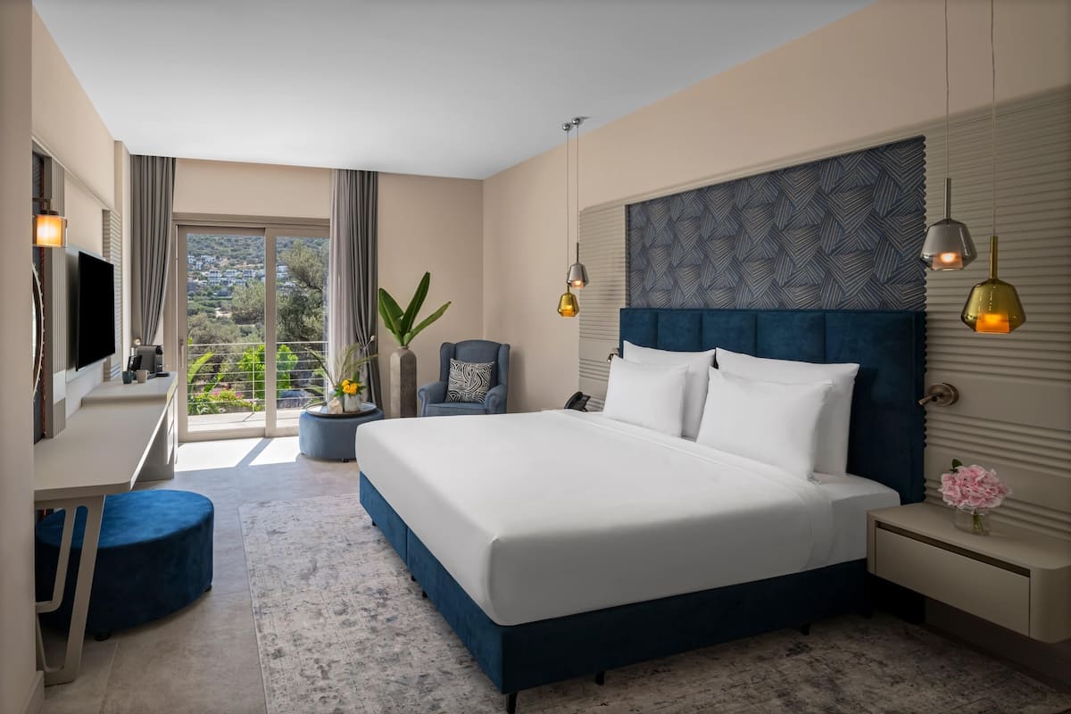 Deluxe-Zimmer, Meerblick | Minibar, Zimmersafe, Schreibtisch, Verdunkelungsvorhänge