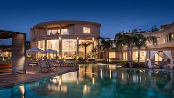Indoor pool, seasonal outdoor pool