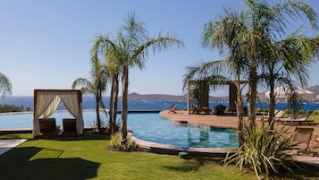 Hồ bơi trong nhà, hồ bơi ngoài trời phục vụ theo mùa