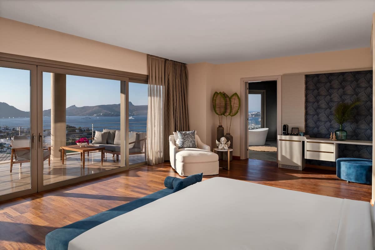 Sea View Infinity Suite With Terrace | Minibar, in-room safe, desk, blackout drapes