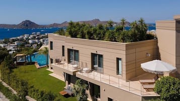 Garden View Deluxe Room With Balcony | Exterior