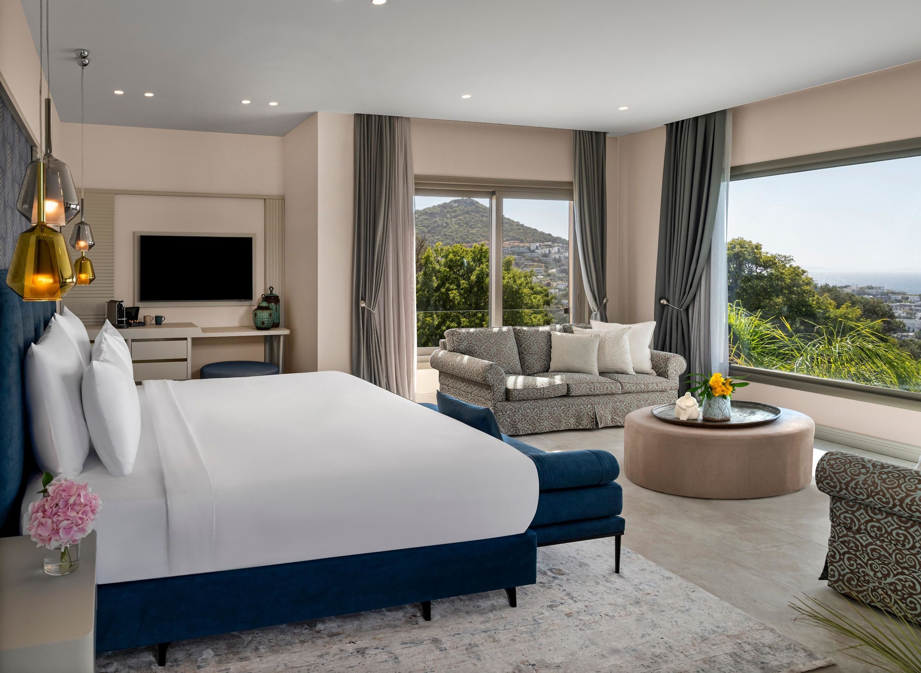 Luxury-Suite, Balkon (Sunset) | Minibar, Zimmersafe, Schreibtisch, Verdunkelungsvorhänge