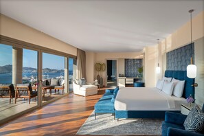 Sea View Infinity Suite With Terrace | ميني بار وخزنة داخل الغرفة ومكتب وستائر تعتيم