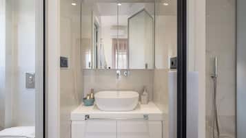 Deluxe Apartment | Bilik Mandi | Pancuran mandi, hulu semburan hidrourut