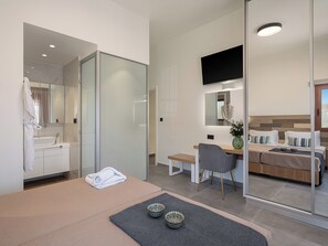 Deluxe Apartment | In-room safe, individually decorated, individually furnished, desk - Elia Seaside Deluxe Apartment (Chania)