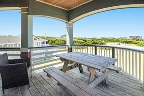 Outdoor dining - Savannah Dawn: Pool, Hot Tub, Elevator, Theater (Southern Shores)