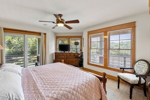 7 bedrooms, iron/ironing board, WiFi, bed sheets - Savannah Dawn: Pool, Hot Tub, Elevator, Theater (Southern Shores)