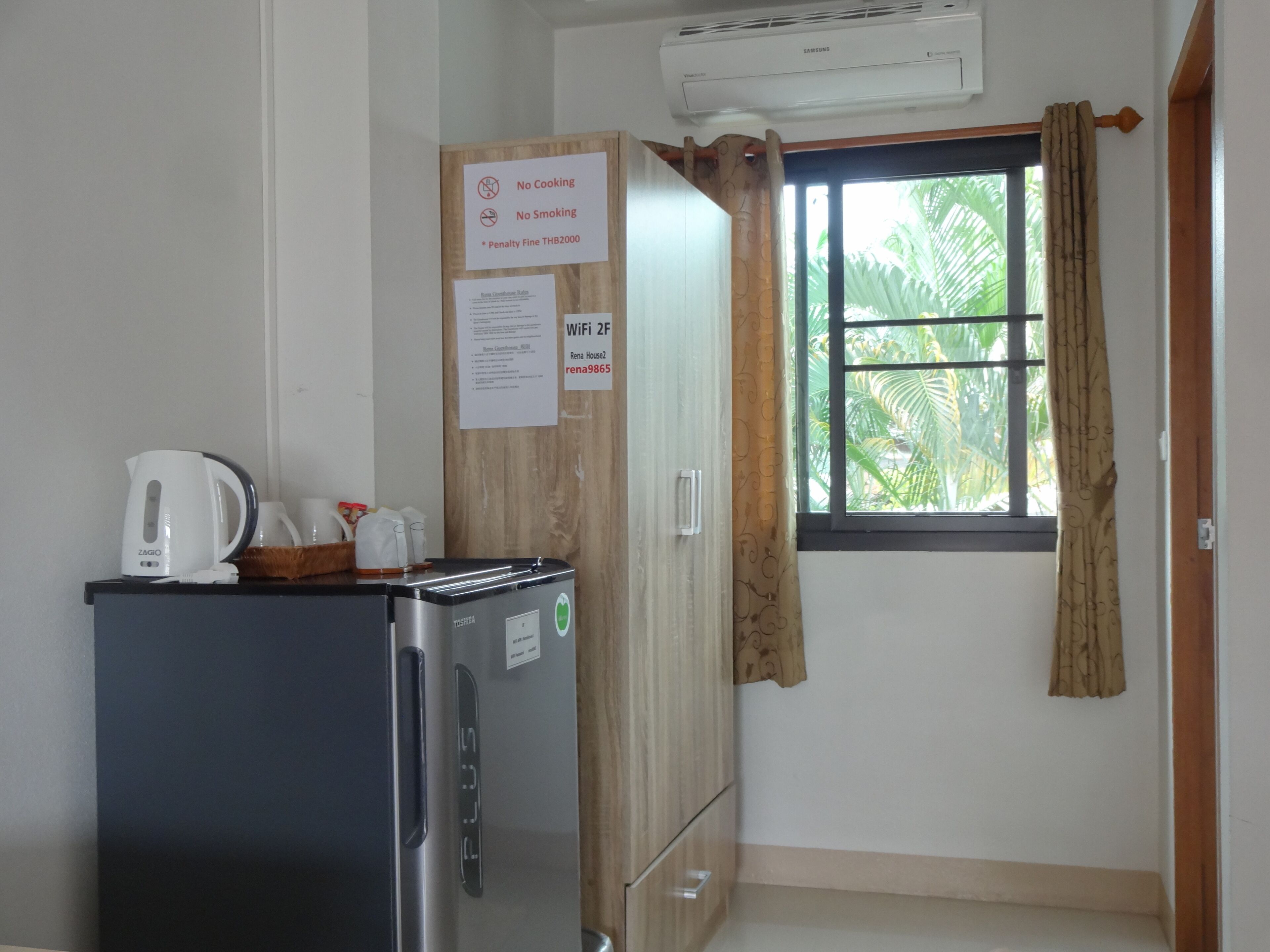 Desk, laptop workspace, free WiFi, bed sheets