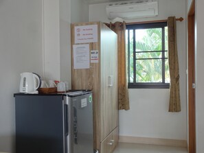 Standard Twin Room, Upper Floor | Skrivebord, skrivebord for bærbar PC, wi-fi (inkludert) og sengetøy