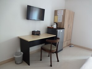 Desk, laptop workspace, free WiFi, bed sheets