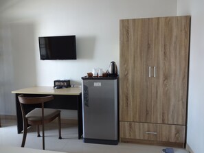 Desk, laptop workspace, free WiFi, bed sheets - Rena House Chiang Mai (Chiang Mai)