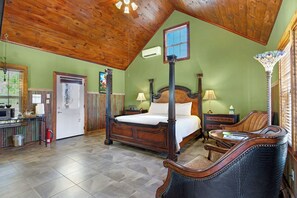 1 bedroom, iron/ironing board, WiFi, bed sheets - Swing On Inn I Hankie Pankie Cottage (Dripping Springs)