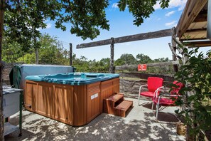 Outdoor spa tub - Romantic Adults-Only Suite w/ Shared Hot Tub | 23 Acres of Serenity (Dripping Springs)