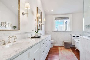 Unclassified image, 5 of 25, button