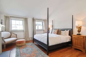 4 bedrooms, desk, iron/ironing board, travel cot