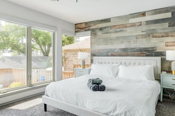 4 bedrooms, desk, iron/ironing board, WiFi