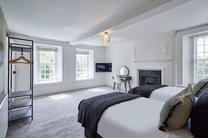 6 bedrooms, iron/ironing board, travel crib, free WiFi