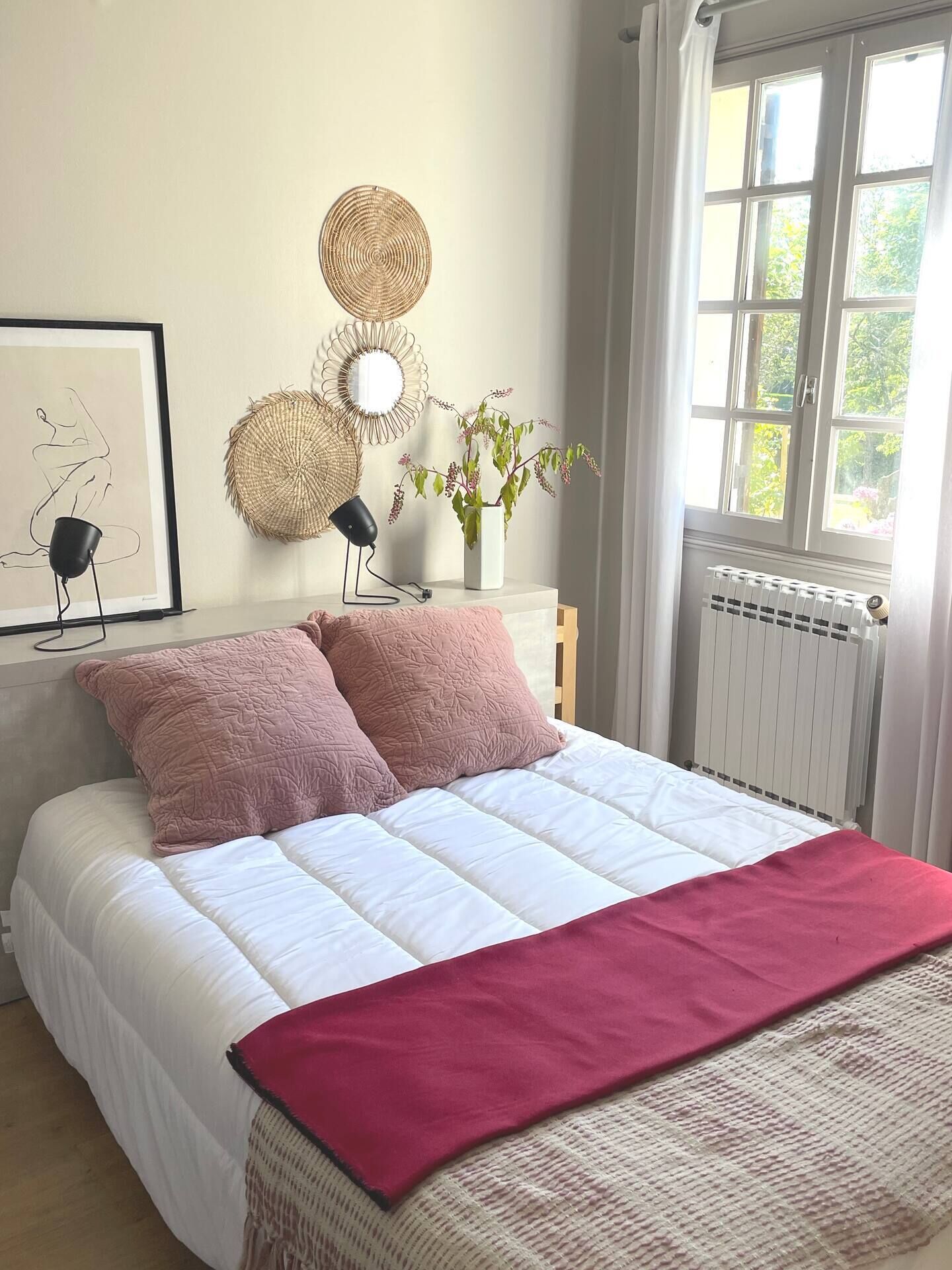 6 chambres, fer et planche à repasser, lit parapluie