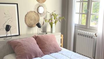 6 chambres, fer et planche Ă repasser, lit parapluie