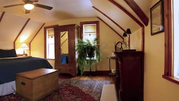 3 bedrooms, down comforters, memory foam beds, individually decorated